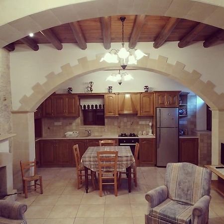 Corner Cottage Lania Esterno foto